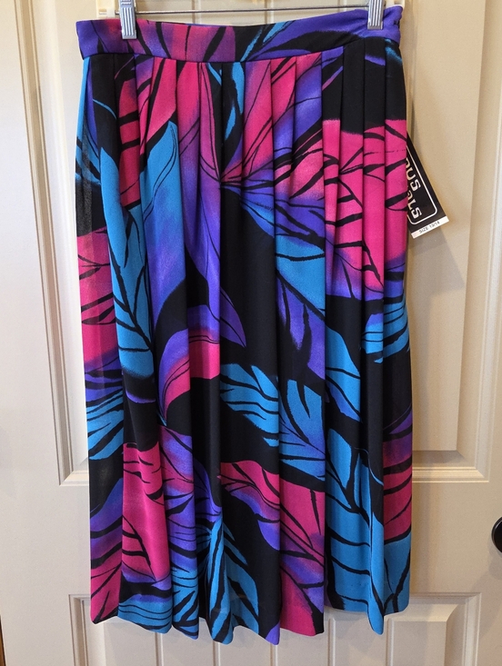 Campus Casuals of California Dresses & Skirts - Vtg 70s Campus Casuals of California Pleated Midi Skirt NWT Leaf Print Pockets